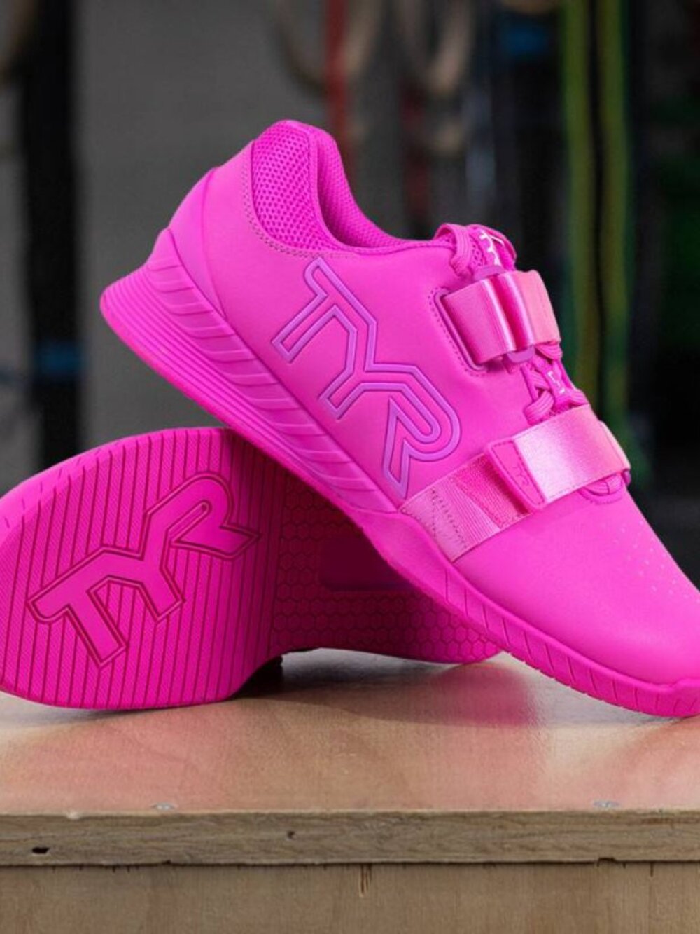 Tyr L-1 Lifters hot pink (men's and women's)